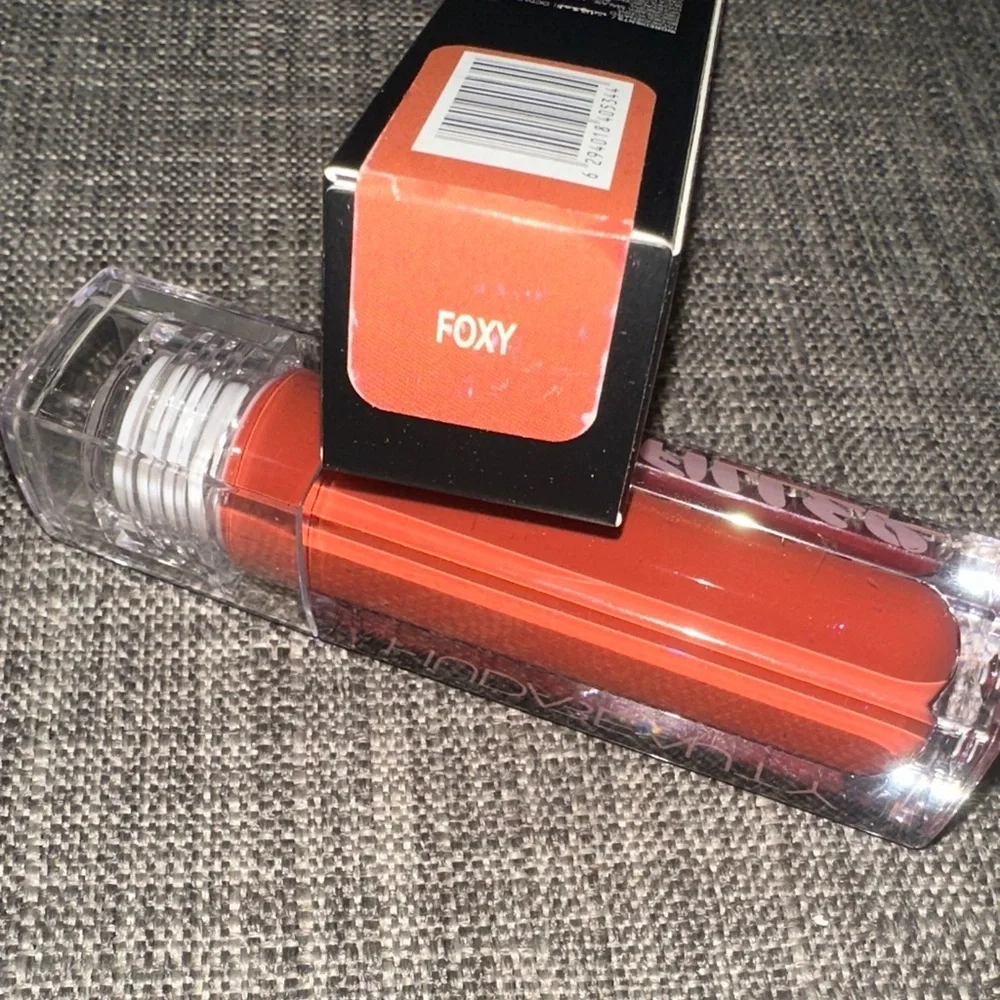 HUDA BEAUTY Faux Filler Lip Gloss in Foxy